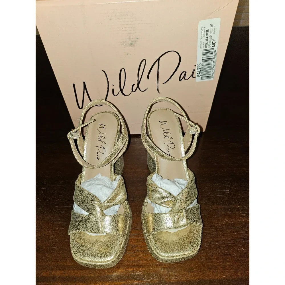 Women's Wild Pair Laviniiap High Heeled Strap Gold Size 5.5 Brand new‎